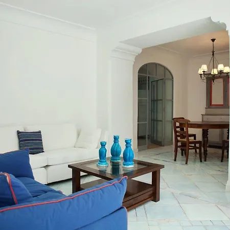 Sleeps 13 Pool Air Con Wifi