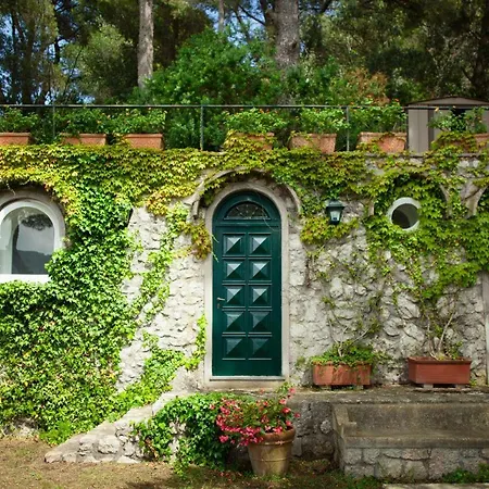 Sleeps 13 Pool Air Con Wifi * Capri