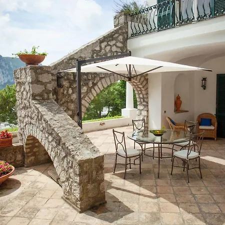Sleeps 13 Pool Air Con Wifi Capri