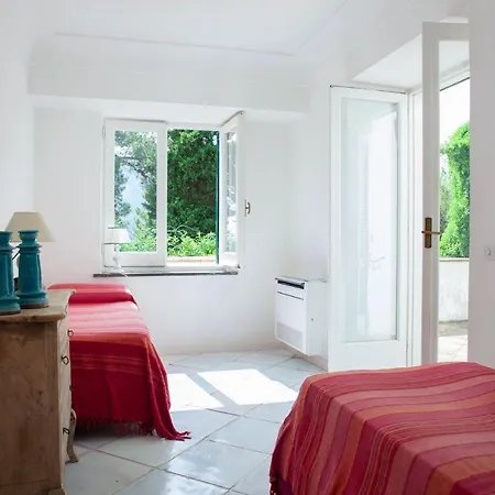 Sleeps 13 Pool Air Con Wifi * Capri